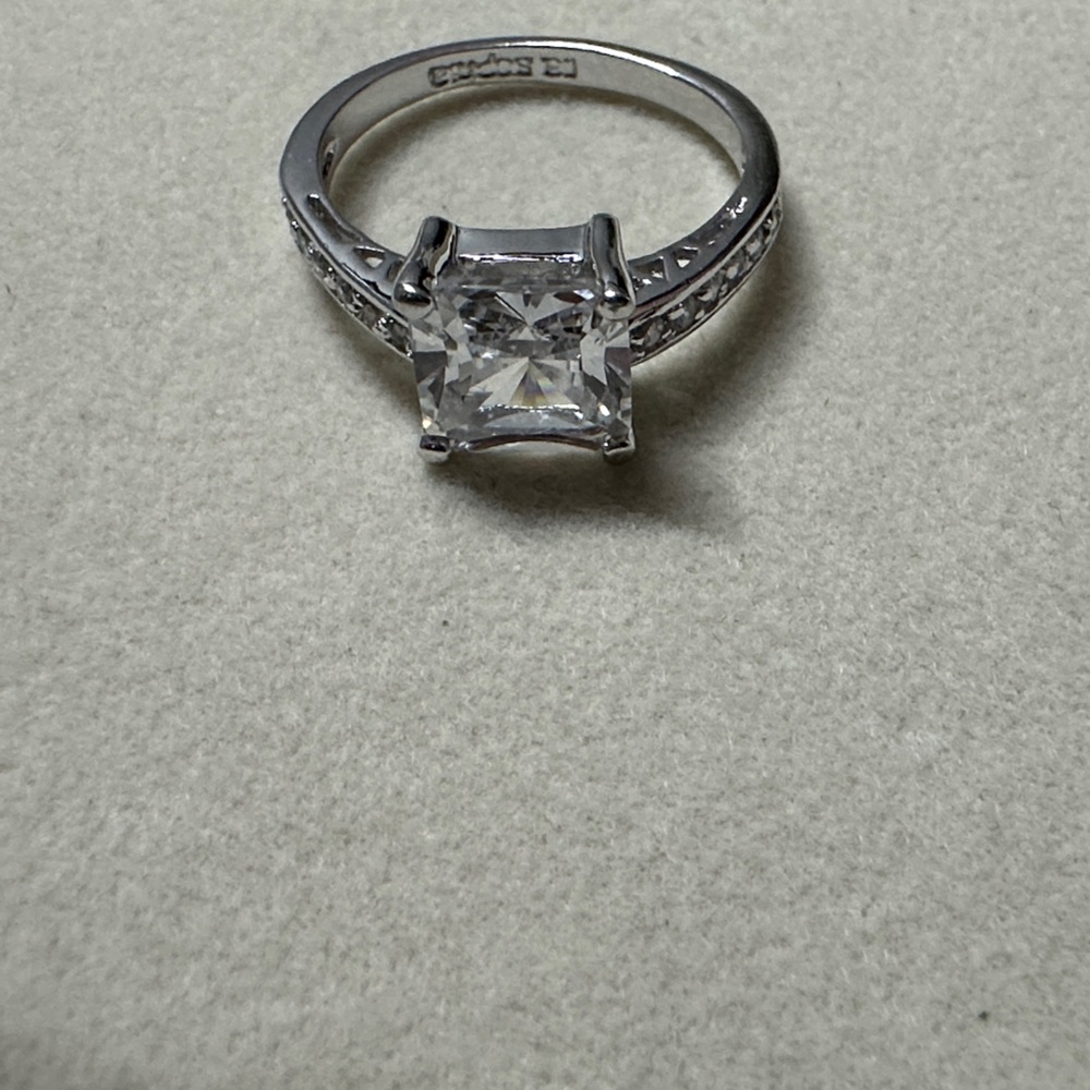 Elegant Silver Ring with Clear Stone size 7 3/4